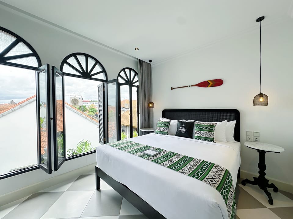 Romantic Villa, 1 King Bed, Non Smoking | In-room safe, laptop workspace, iron/ironing board, WiFi (free)
