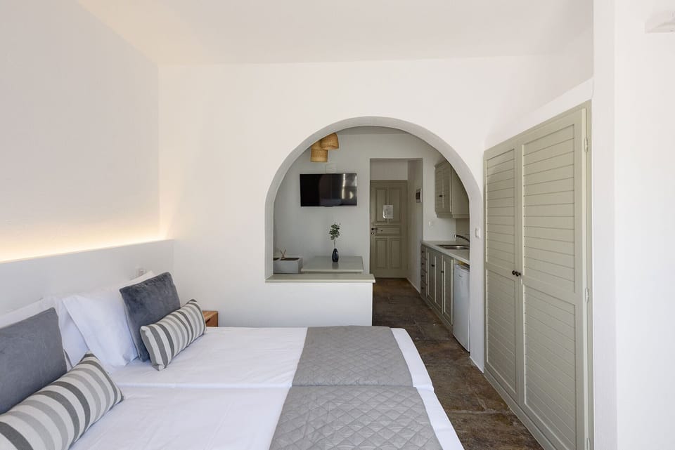 Luxury Studio, City View | In-room safe, blackout drapes, free WiFi