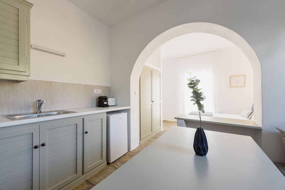 Luxury Studio, City View | In-room safe, blackout drapes, free WiFi