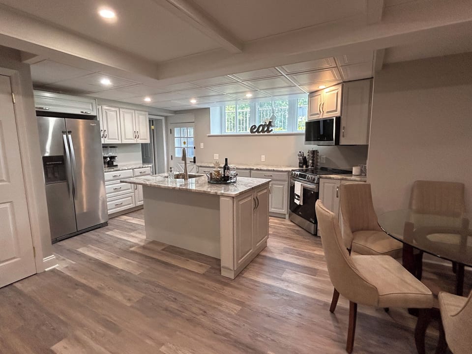 Open concept w/ full kitchen