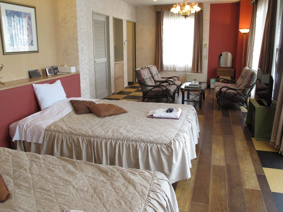 In-room safe, desk, WiFi, bed sheets