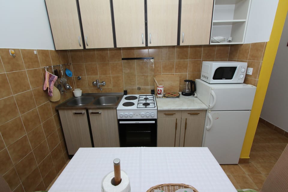 Studio | Private kitchen | Coffee/tea maker, electric kettle, toaster, freezer