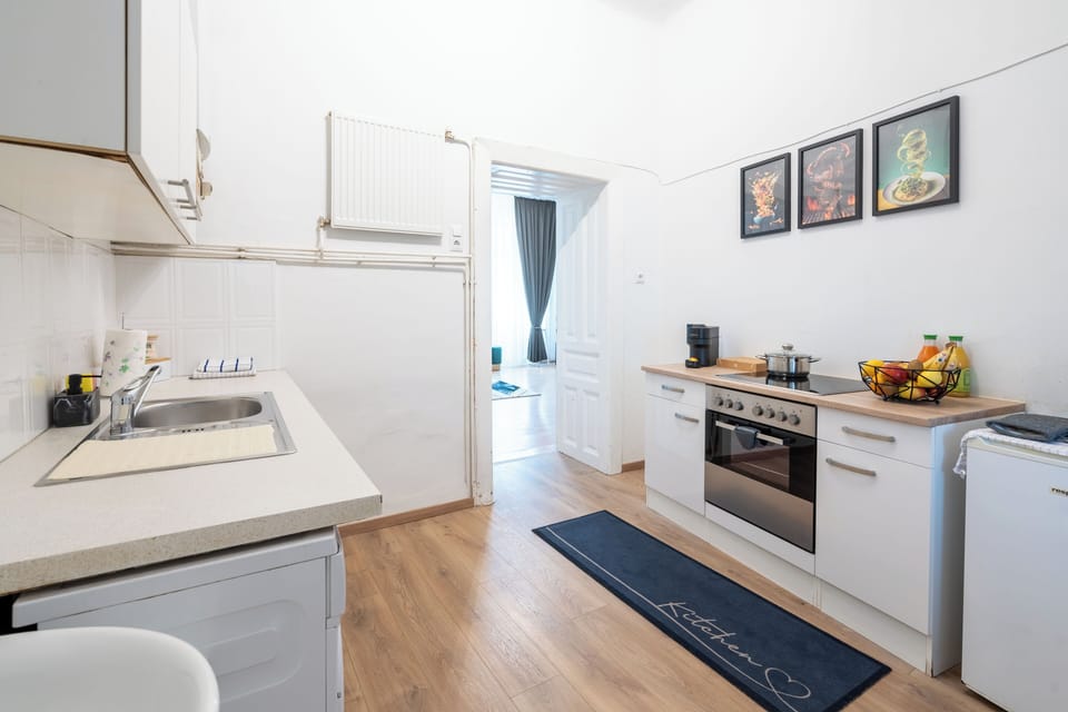 Design Apartment, Pets Allowed, City View | Private kitchen | Espresso maker, coffee/tea maker, electric kettle, dining tables