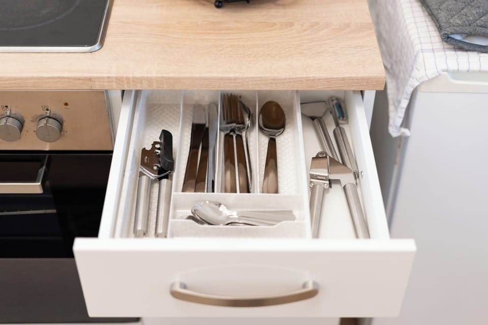 Design Apartment, Pets Allowed, City View | Private kitchen | Espresso maker, coffee/tea maker, electric kettle, dining tables