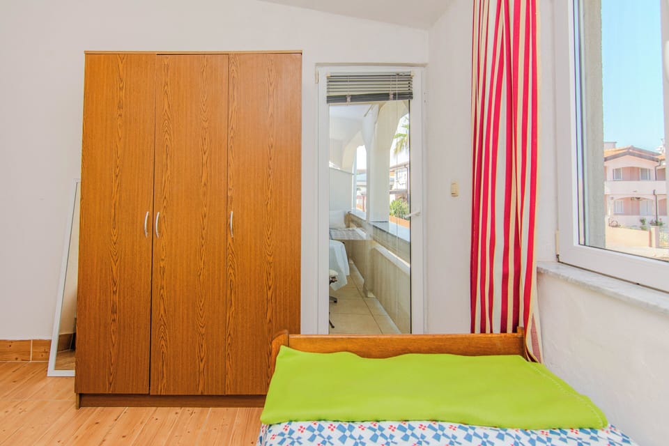Basic Apartment, Courtyard View | WiFi (free), bed sheets