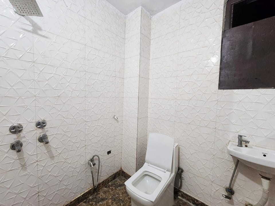 Shower, towels, soap, shampoo