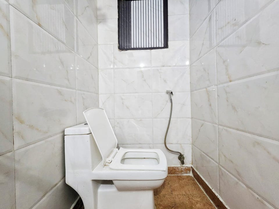 Shower, towels, soap, shampoo