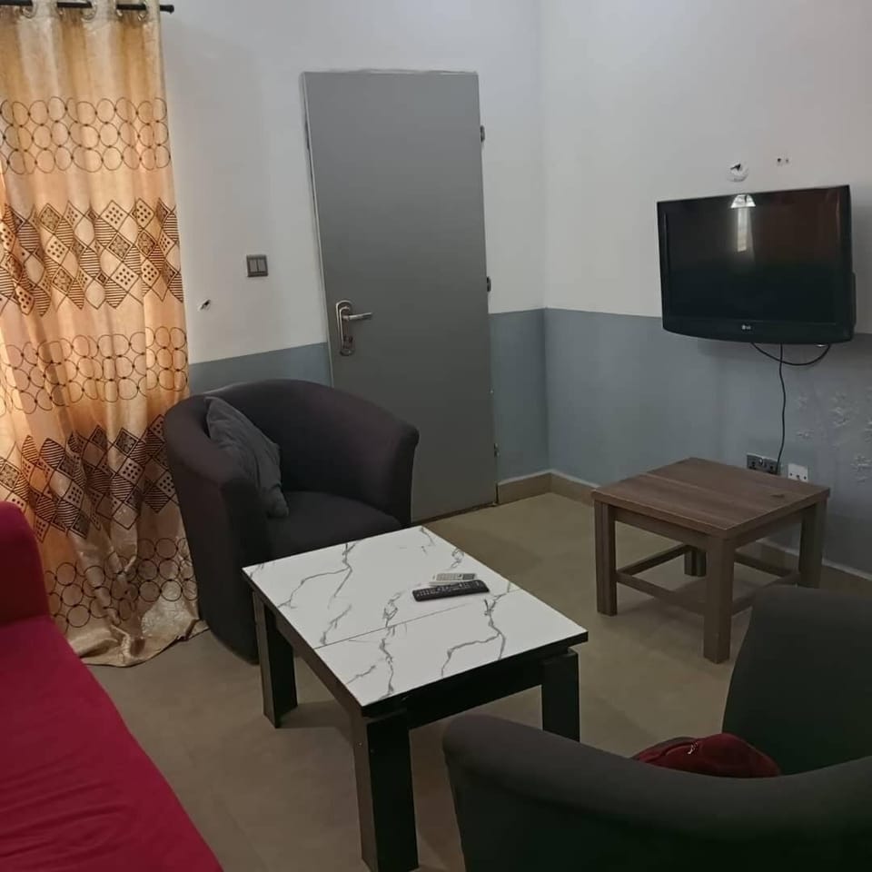 Luxury Suite | Desk, laptop workspace, free WiFi