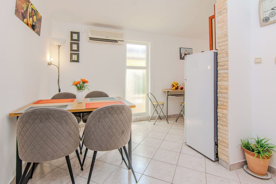 Standard Apartment, Balcony, Partial Sea View | In-room dining