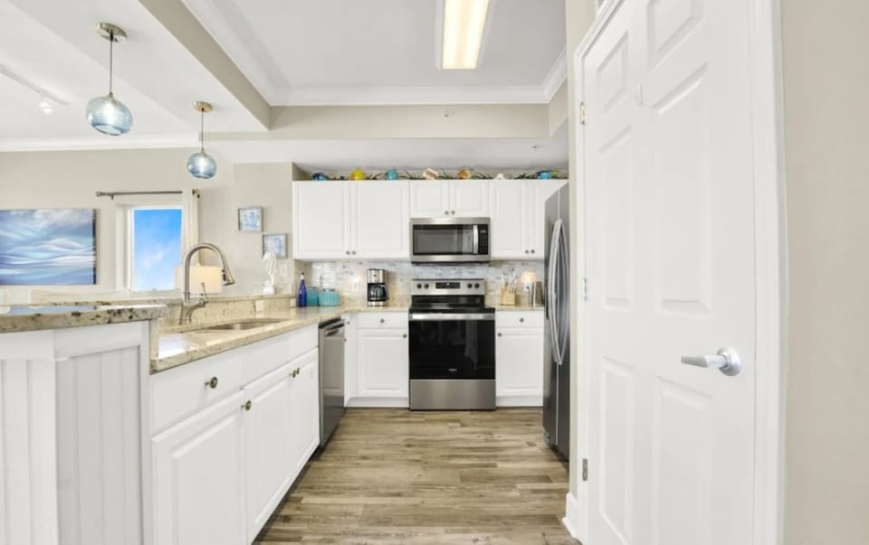 Condo, Multiple Beds, Balcony, Ocean View (Sapphire Shores) | Private kitchen | Fridge, microwave, oven, stovetop