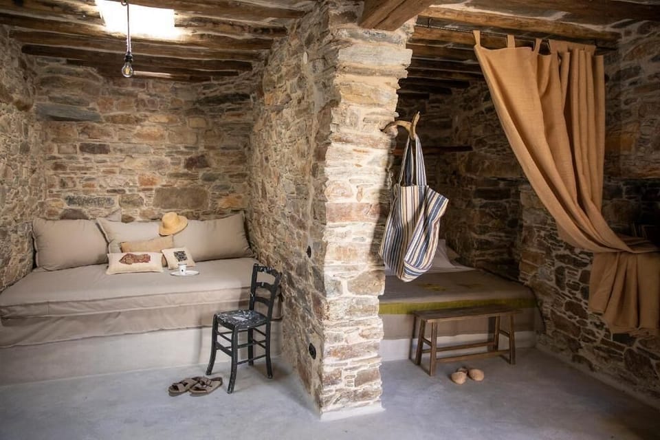 Basic Room | Soundproofing, free WiFi