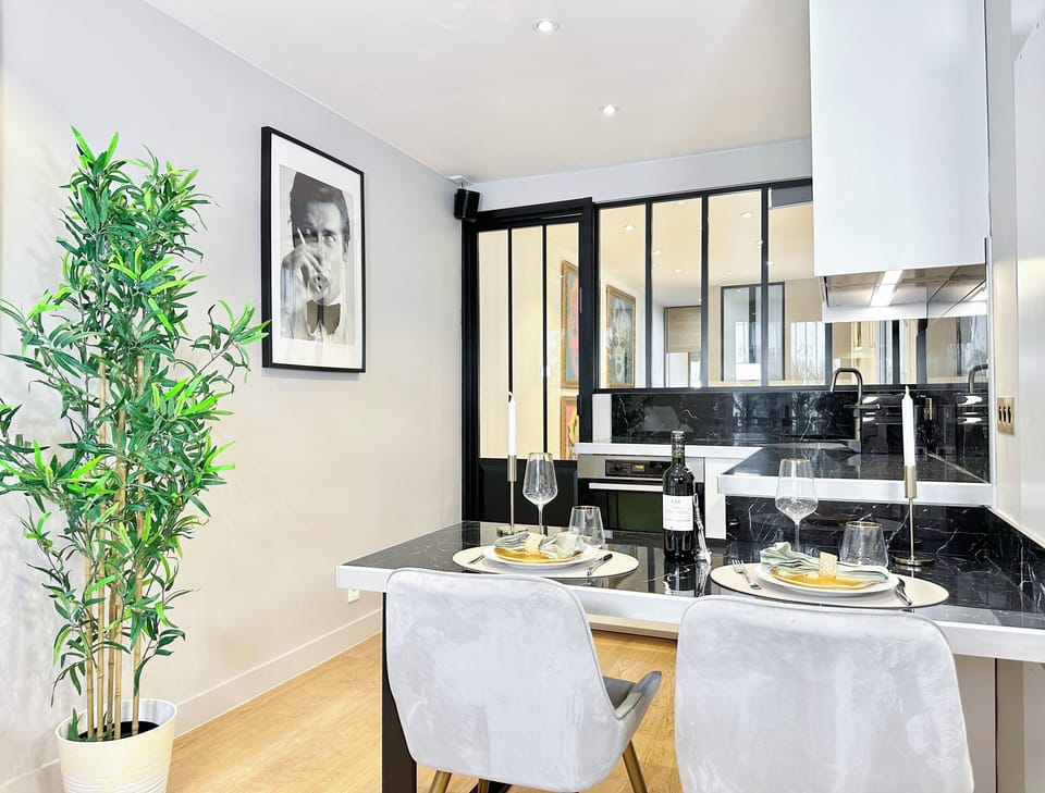 Superior Apartment | Private kitchen | Espresso maker, electric kettle, toaster, freezer