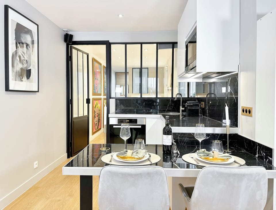 Superior Apartment | Private kitchen | Espresso maker, electric kettle, toaster, freezer