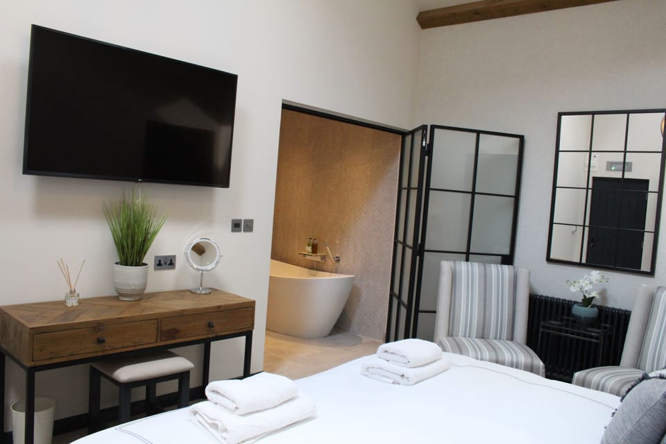 Superior Double or Twin Room | Soundproofing, iron/ironing board, free rollaway beds, free WiFi