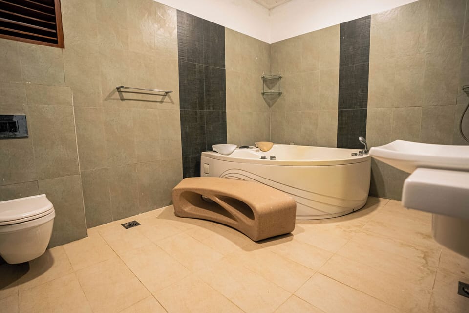 Luxury Studio Suite | Desk, laptop workspace, soundproofing, iron/ironing board