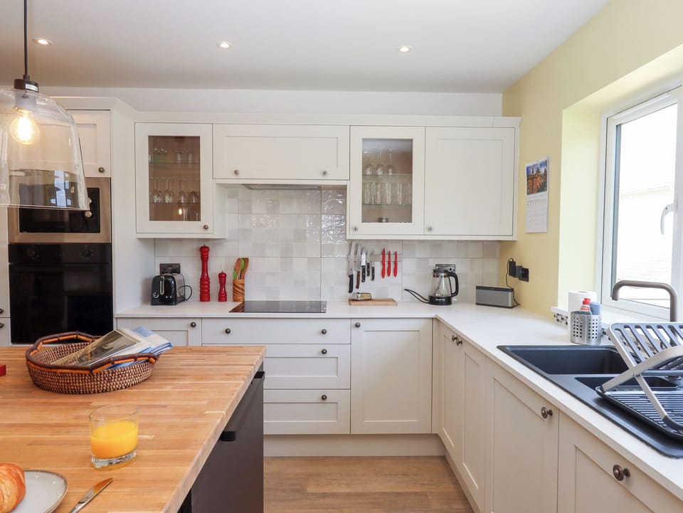 Dishwasher, cookware/dishes/utensils