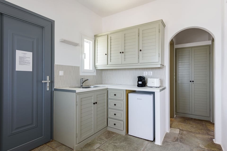 Luxury Apartment, Sea View | In-room safe, blackout drapes, free WiFi