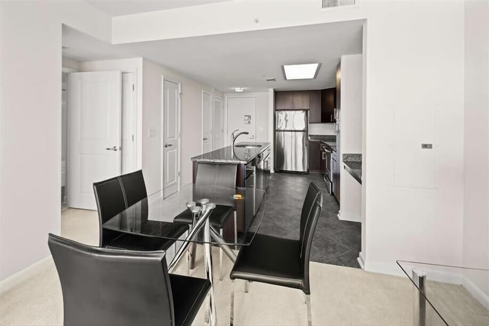 South Arlington 1 Bedroom Dining Room