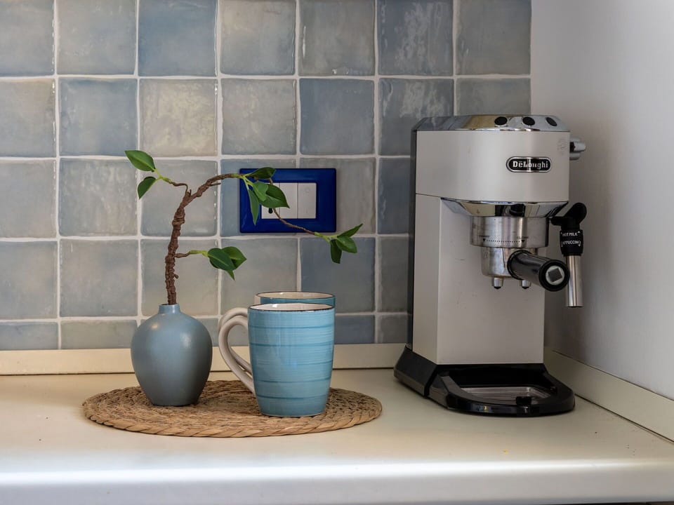 Kitchen Appliance, Small Appliance, Home Appliance, Coffeemaker, Serveware, Machine, Porcelain, Kitchen