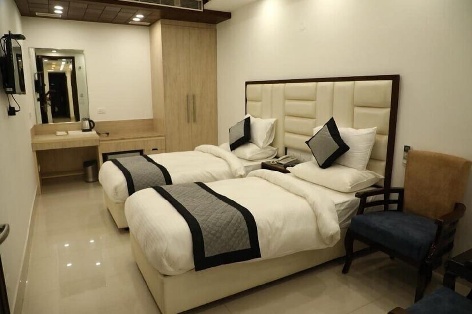 Luxury Double or Twin Room, City View | Premium bedding, memory foam beds, desk, laptop workspace