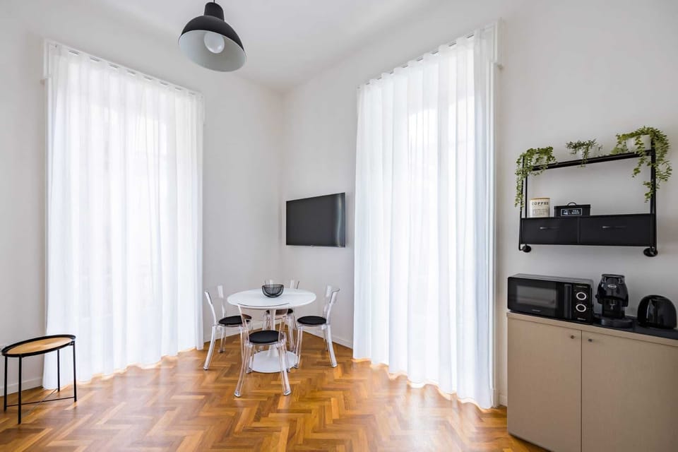 Deluxe Condo, City View | Living area