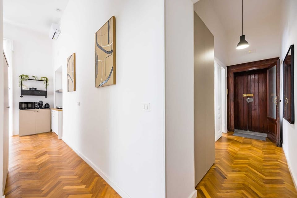 Deluxe Condo, City View | Living area