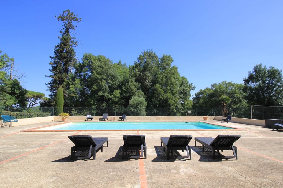 Pool side, Domaine du Château de Beaulieu, Gers