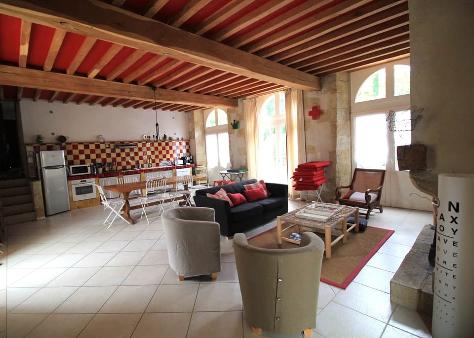 Living space, Stables, Domaine du château de Beaulieu, Gers