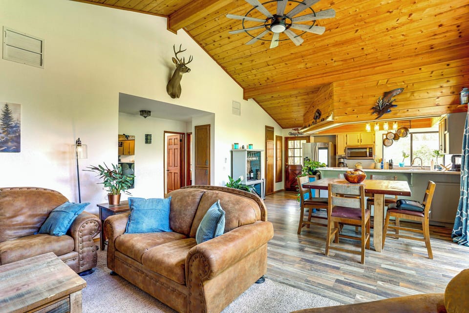 House (4 Bedrooms) | Interior