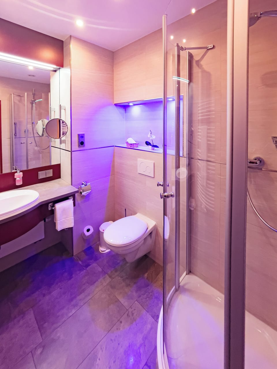 Superior Single Room | Bathroom | Shower, hair dryer, towels, soap