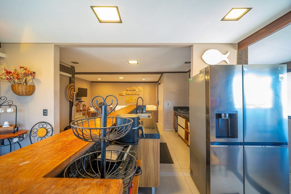 Deluxe Villa | Private kitchen | Fridge, microwave, oven, stovetop