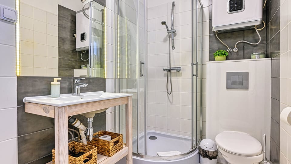Apartment (2/6) | Bathroom | Shower, towels