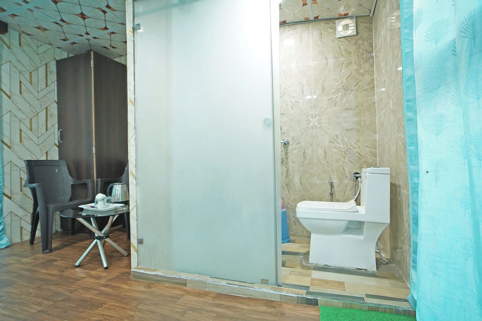 Room | Bathroom | Free toiletries, towels, soap, shampoo