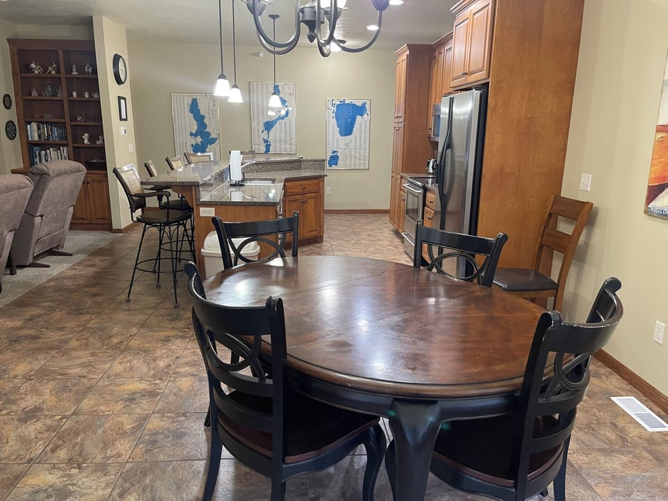 Dining room to kitchen