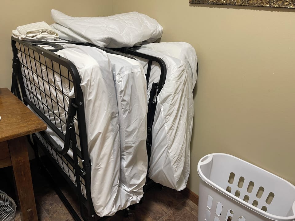 Extra beds - 2 twin size portable beds