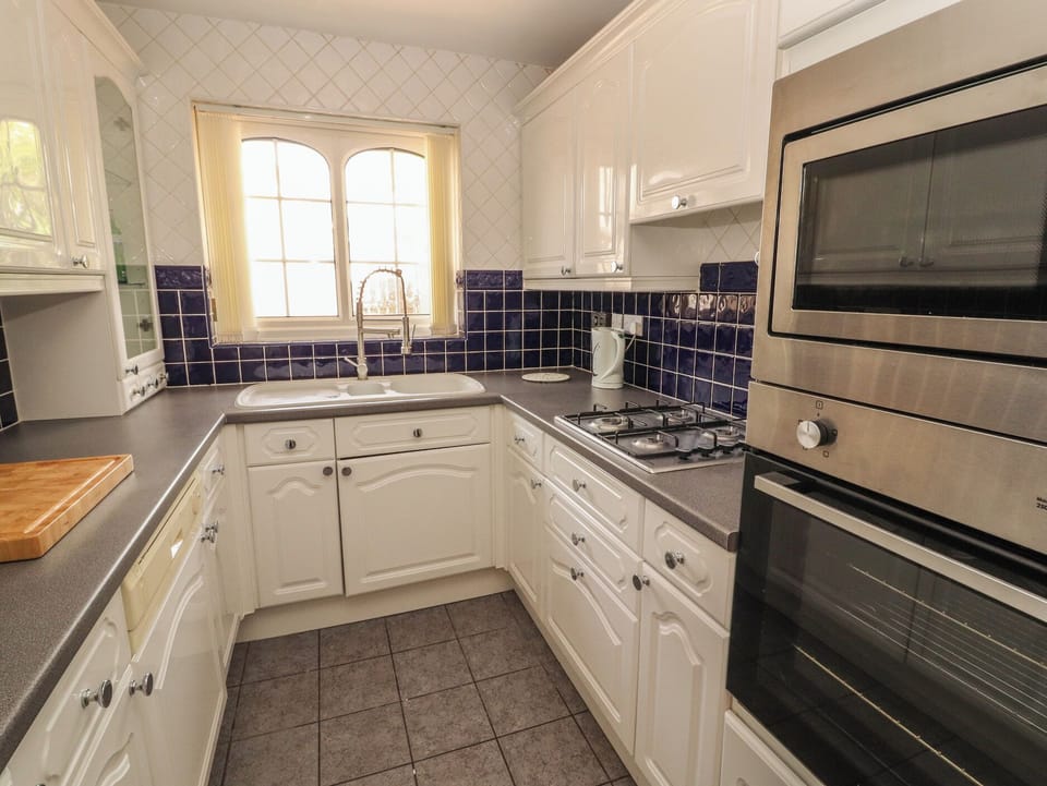 Dishwasher, cookware/dishes/utensils