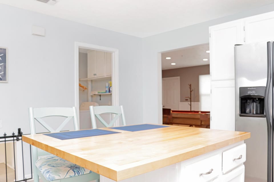 House, Multiple Beds (Gamer Beach Getaway) | Dining