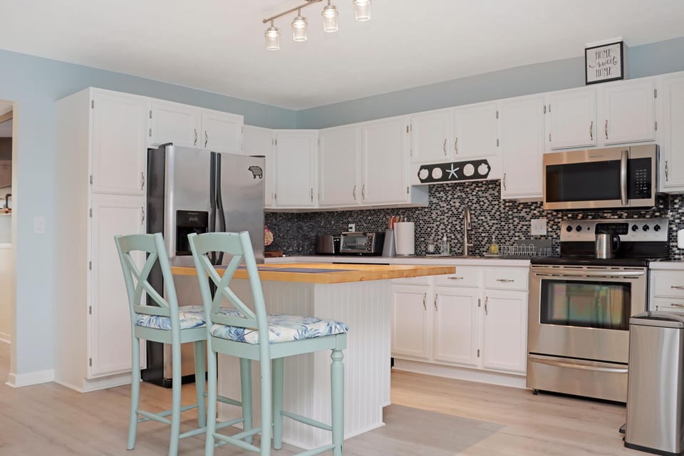 House, Multiple Beds (Gamer Beach Getaway) | Private kitchen | Oven, toaster