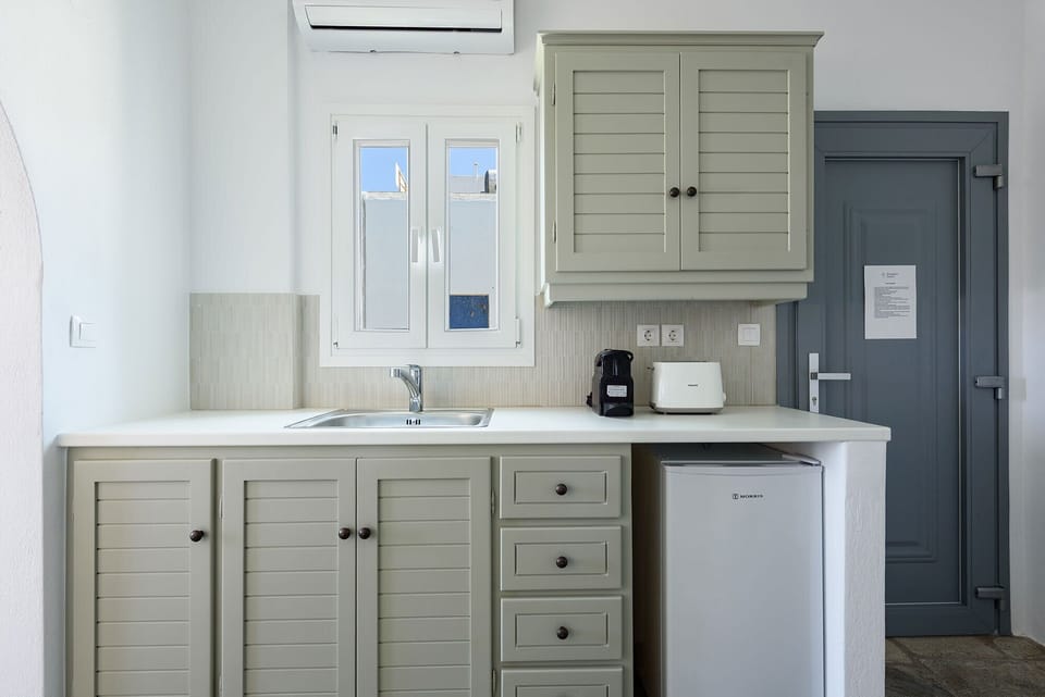 Luxury Studio, Sea View | Private kitchen