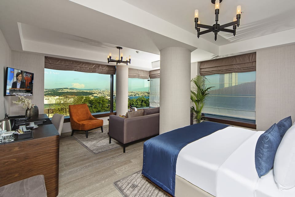 Luxury Room, Corner | Premium bedding, down comforters, pillowtop beds, minibar