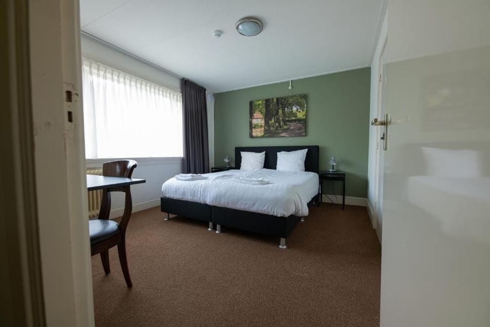 Standard Double Room | Desk, laptop workspace, free WiFi