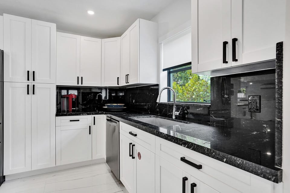 Luxury House, Pool View | Private kitchen