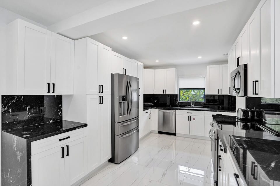 Luxury House, Pool View | Private kitchen