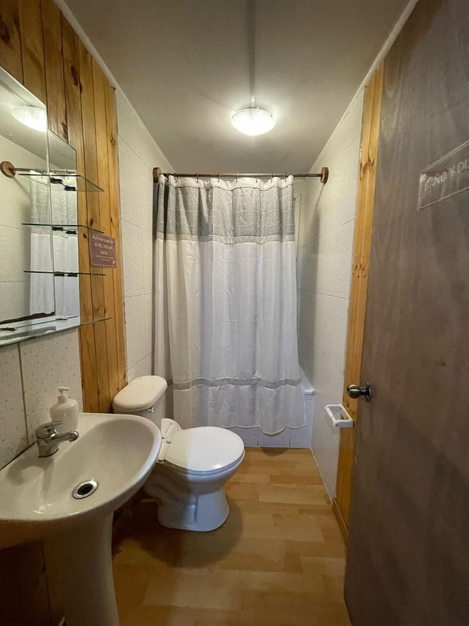 Basic Twin Room, Garden View | Bathroom | Towels, soap, shampoo, toilet paper