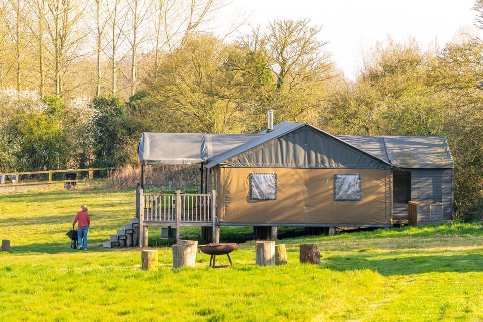 Linnet Safari Tent, conveniently positioned near the entrance of the site