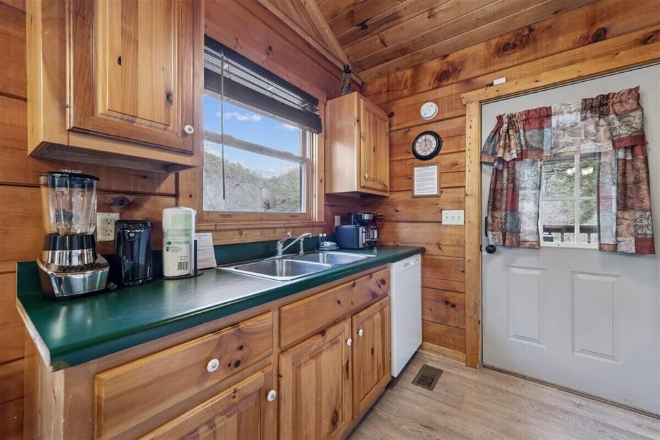 16-Kitchen
