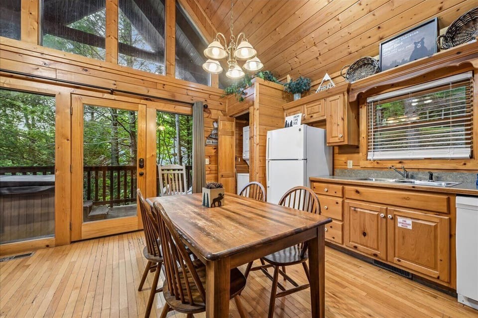 11-Dining Area