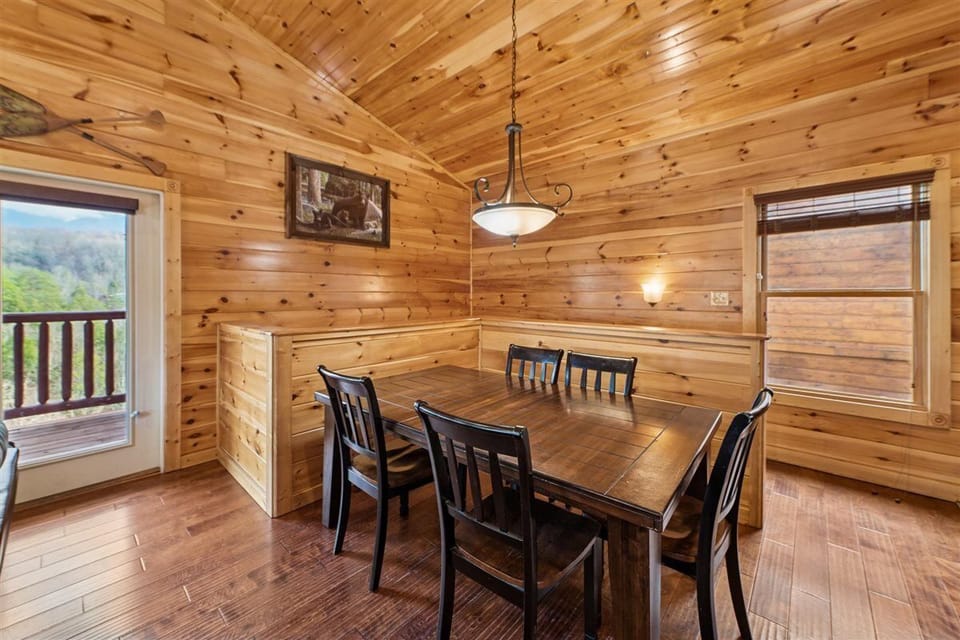 08-Dining Area