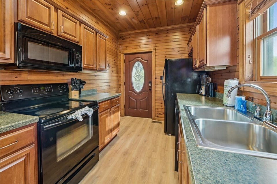 12-Kitchen