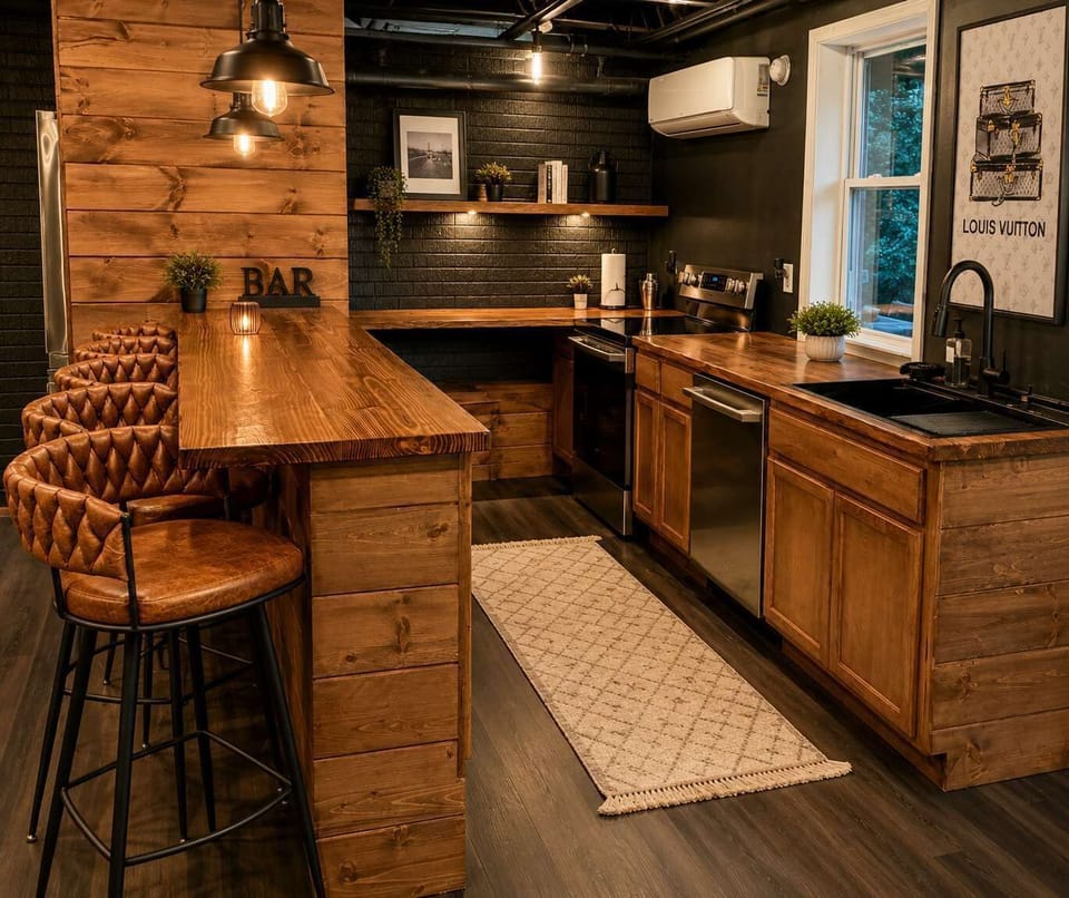 Full Wet bar and Kitchen